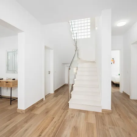 Villa Secret 2 *